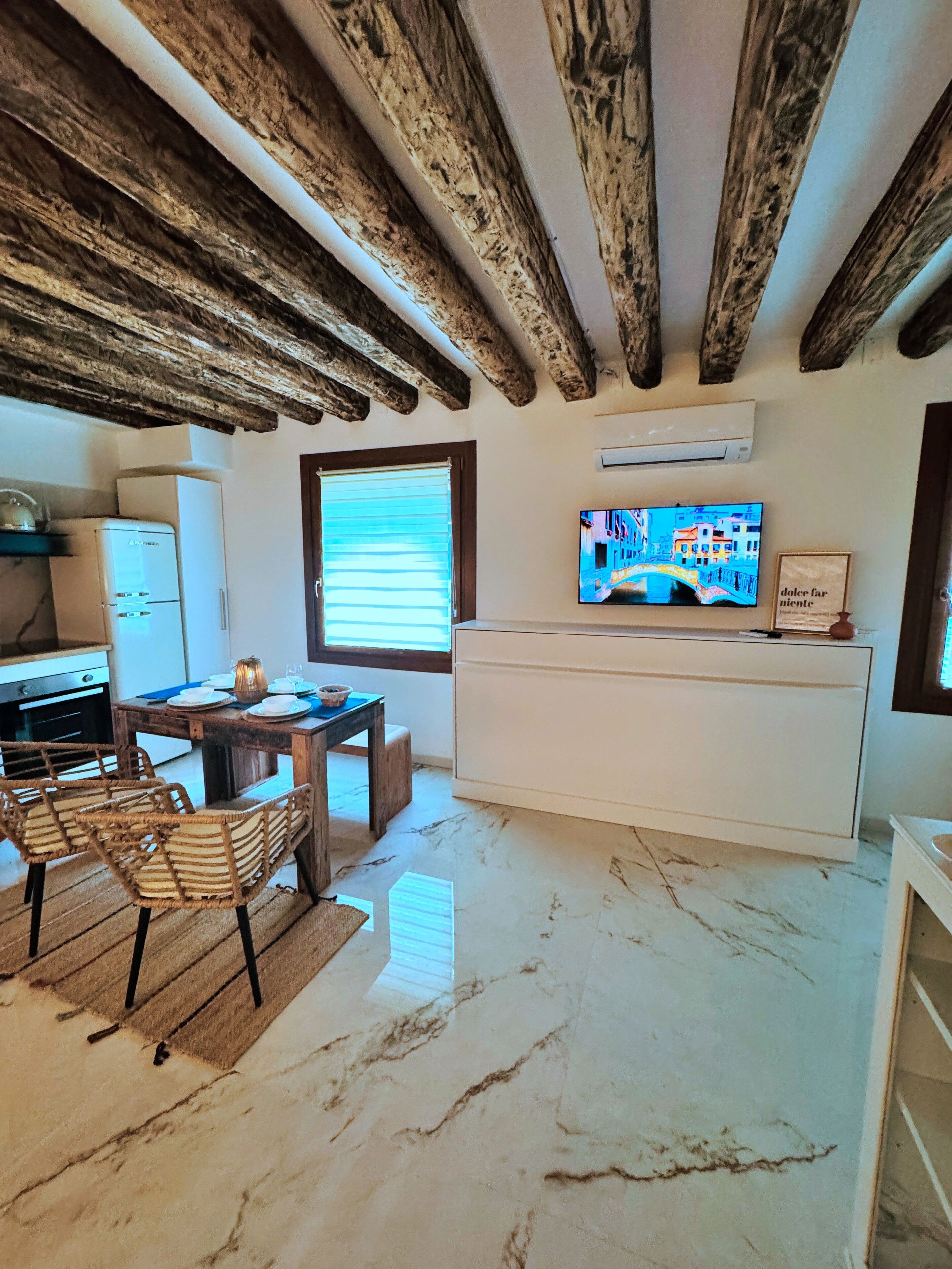 Een 32-inch smart-tv met digitale zenders, Netflix en streamingdiensten