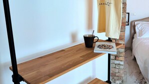 アイロン / アイロン台、WiFi (無料)、ベッドシーツ