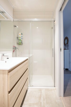 Hårtørrer, håndklæder, Toiletpapir