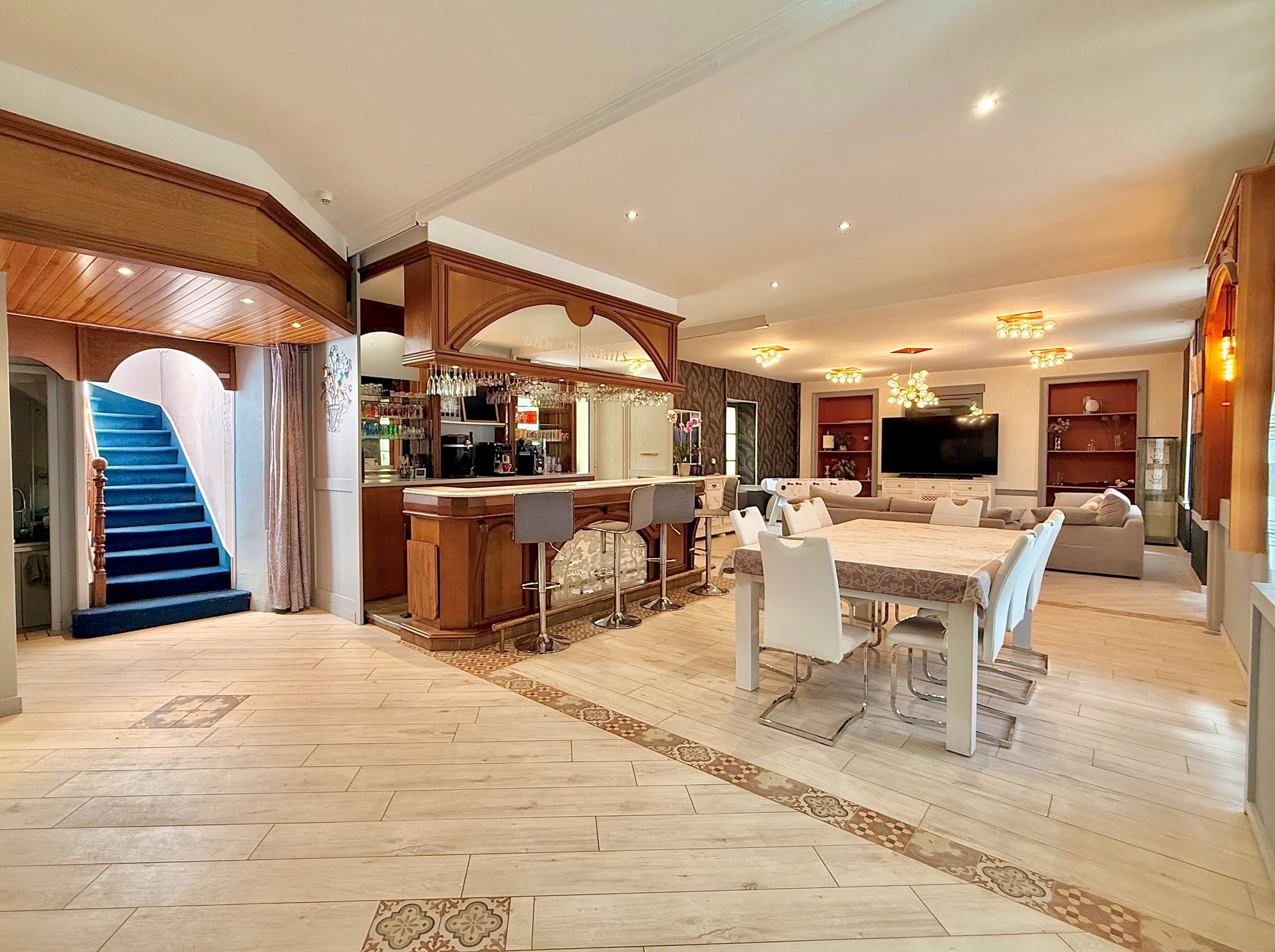 40-inch flat-screen TV with digital channels