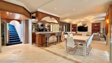 40-inch flat-screen TV with digital channels