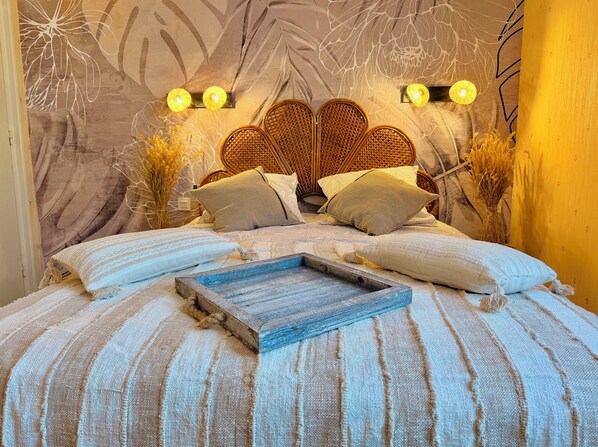 Comfort Double Room | Free WiFi, bed sheets - L'Orée des Rêves et des Mets (Vibraye)