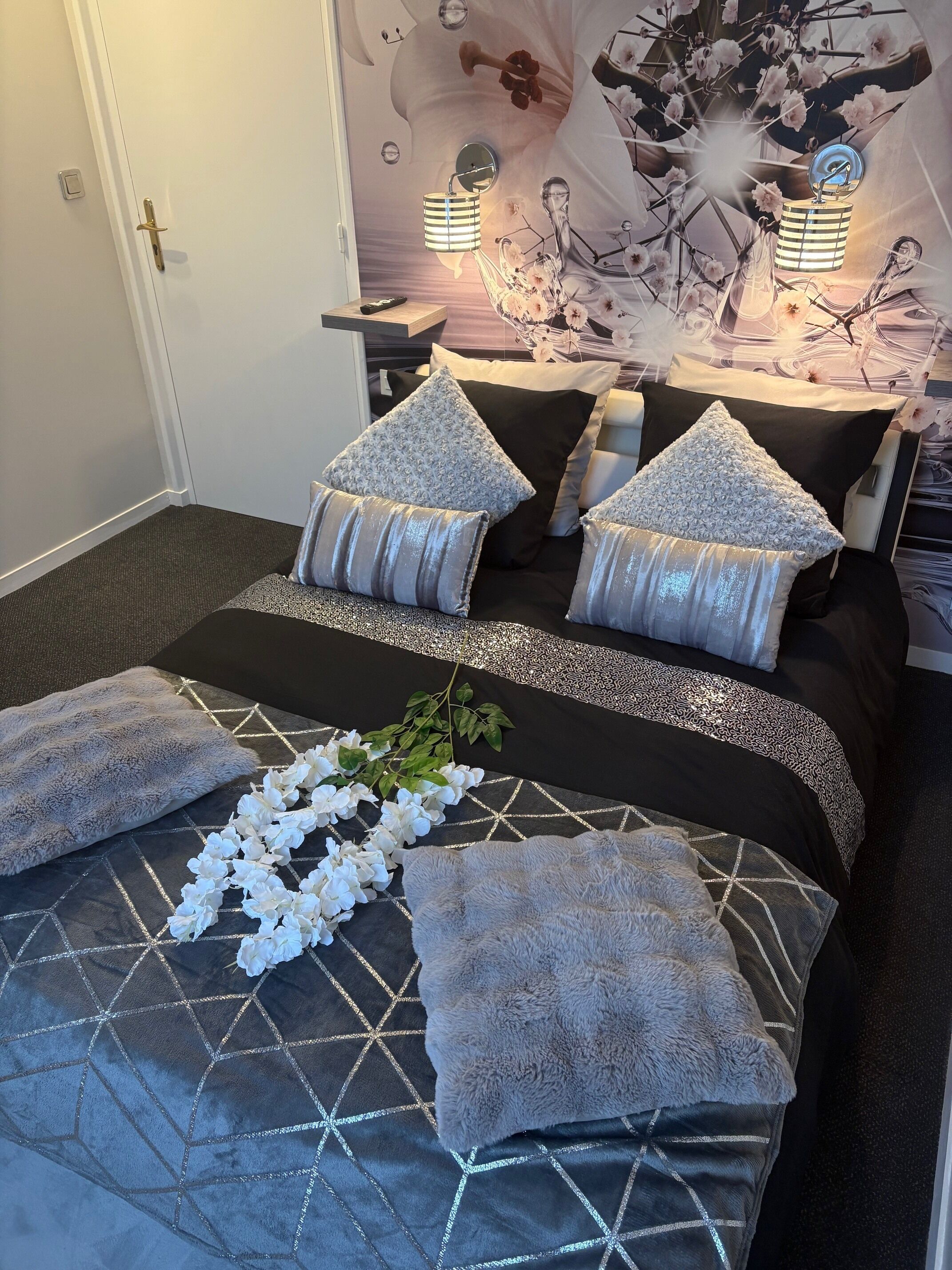 Phòng tiện nghi đơn giản, 1 giường đôi | Trang trí khác biệt, truy cập Internet không dây miễn phí 