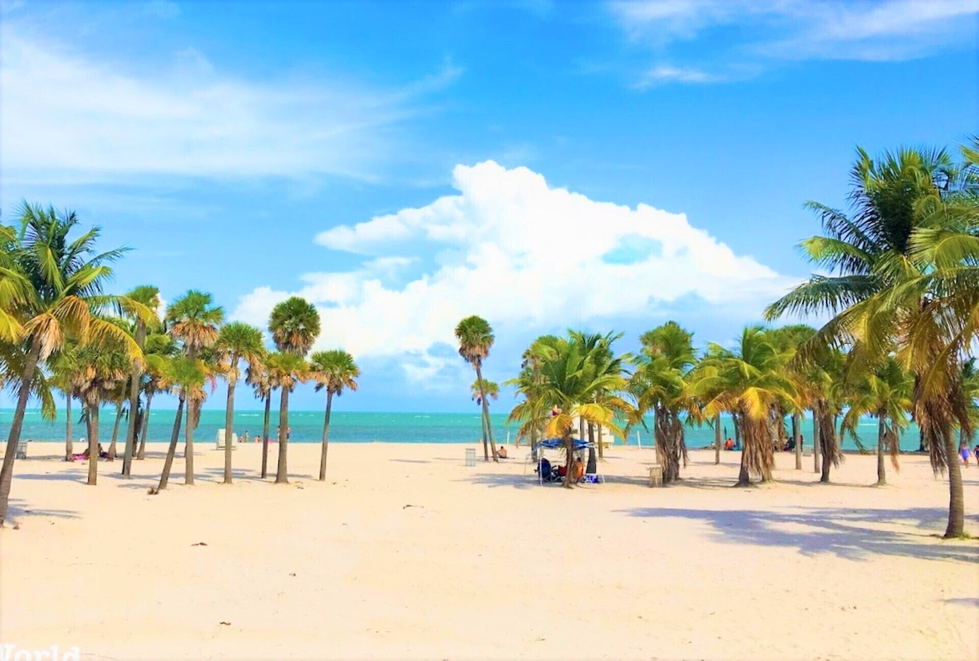 Beach nearby, sun-loungers, beach towels