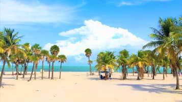 Beach nearby, sun-loungers, beach towels