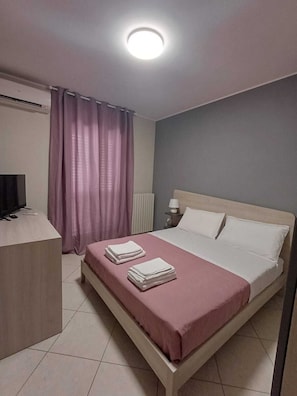 6 dormitorios, tabla de planchar con plancha, ropa de cama