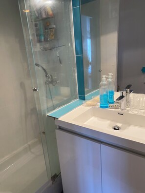 Hair dryer, soap, toilet paper - Comfortable apartment in the center of Cap d'Agde: enjoy everything on foot! (Agde)