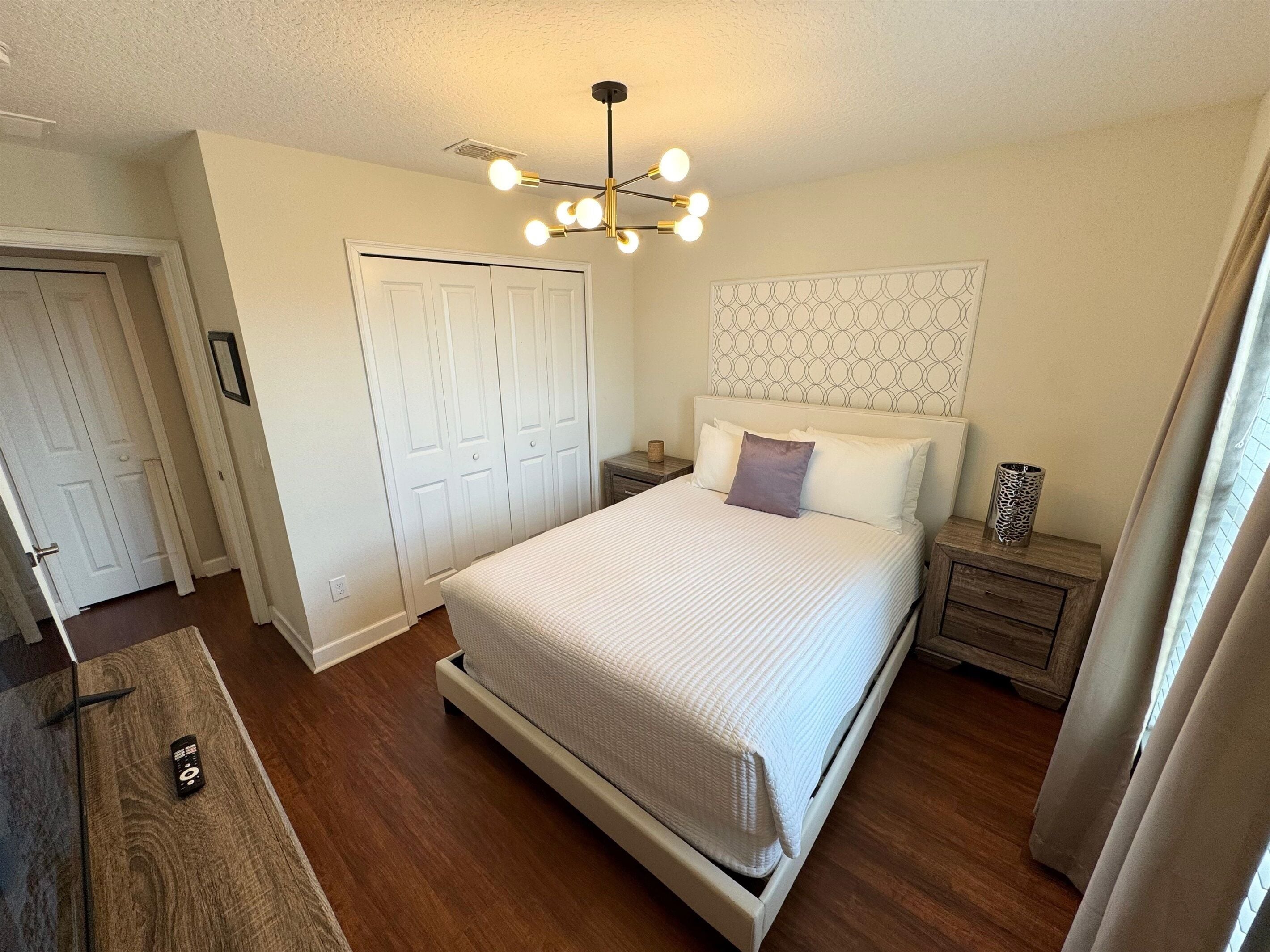 6 slaapkamers, een strijkplank/strijkijzer, reisbedje, gratis wifi