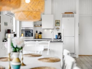 Fridge, microwave, dishwasher, cookware/dishes/utensils