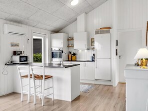 Fridge, microwave, dishwasher, cookware/dishes/utensils