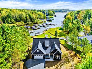 Exterior - Lakefront Lake Anna 6-Suites, Hot Tub (Mineral)