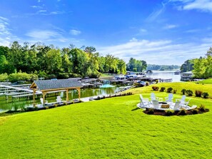 Outdoor dining - Lakefront Lake Anna 6-Suites, Hot Tub (Mineral)