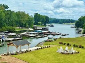 Property grounds - NEW 7BR Lakefront Lake Anna 6-Suites, Hot Tub (Mineral)