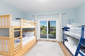 4 Schlafzimmer, Schreibtisch, Bügeleisen/Bügelbrett, Reisekinderbett