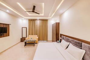 Desk, soundproofing, free WiFi - Aditya Palace (Pushkar)