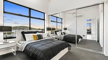 2 bedrooms, desk, iron/ironing board, WiFi