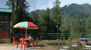 Outdoor dining - Green Heaven Resort (Chakrata)