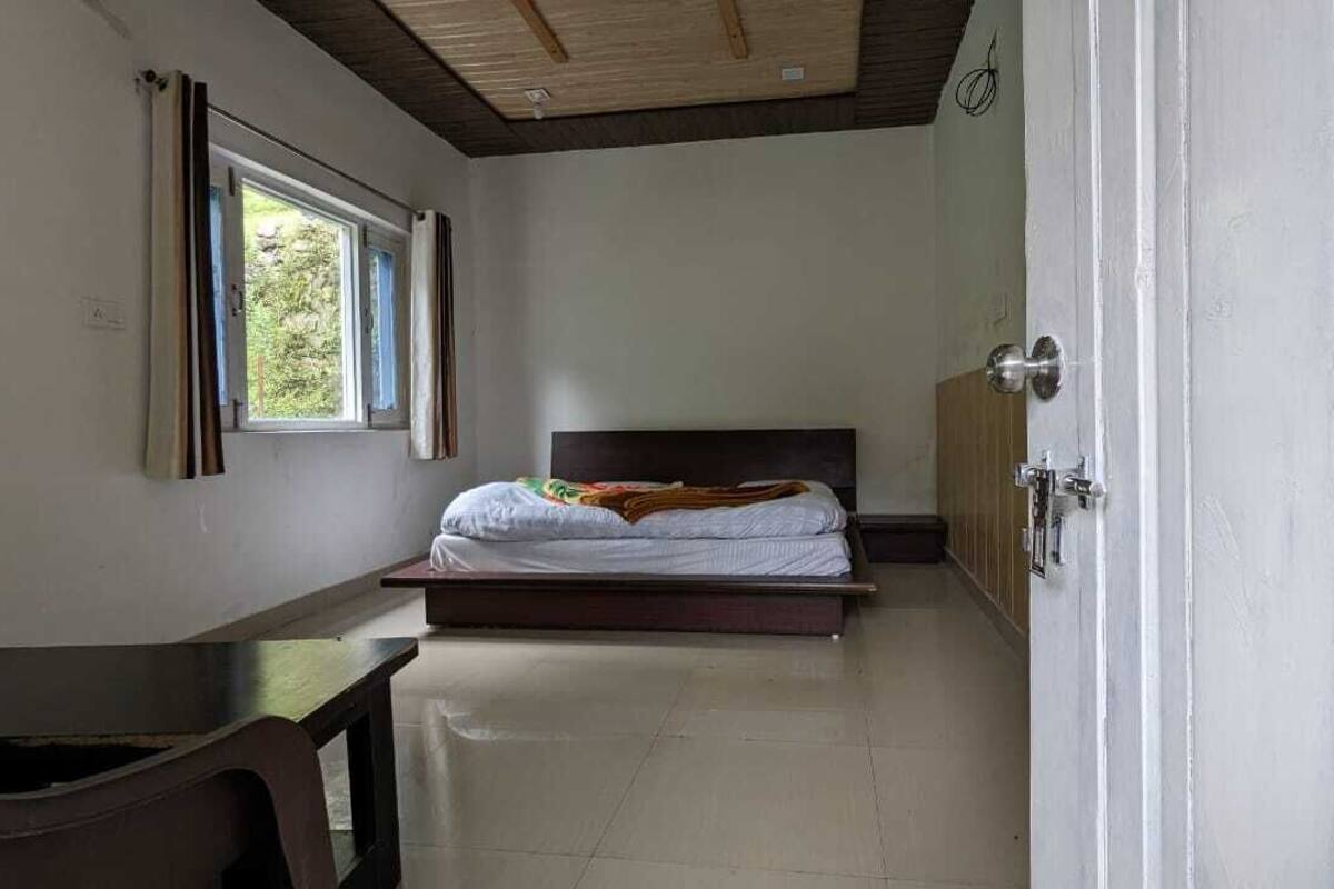 Standard Room | Rollaway beds (surcharge), bed sheets