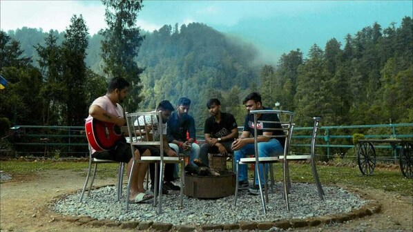 Outdoor dining - Green Heaven Resort (Chakrata)