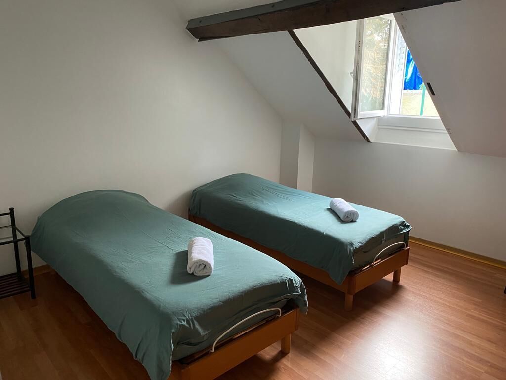 4 bedrooms, iron/ironing board, bed sheets