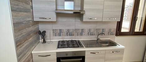 Oven, stovetop, coffee/tea maker, cookware/dishes/utensils