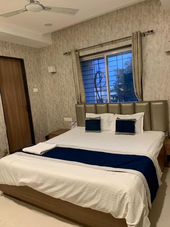 Quarto standard | Ferros/tábuas de passar roupa, Wi-Fi de cortesia