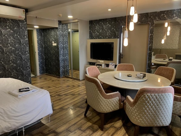 Luxury Suite, City View | Iron/ironing board, free WiFi - Hotel BTP INN (Nagpur)