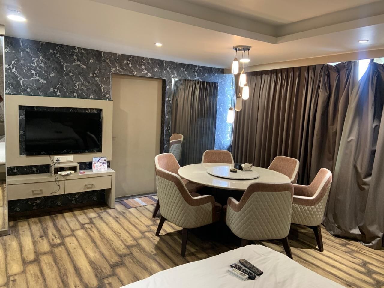 Luksussviitti, kaupunkinäköala | Silitysrauta/-lauta, ilmainen Wi-Fi