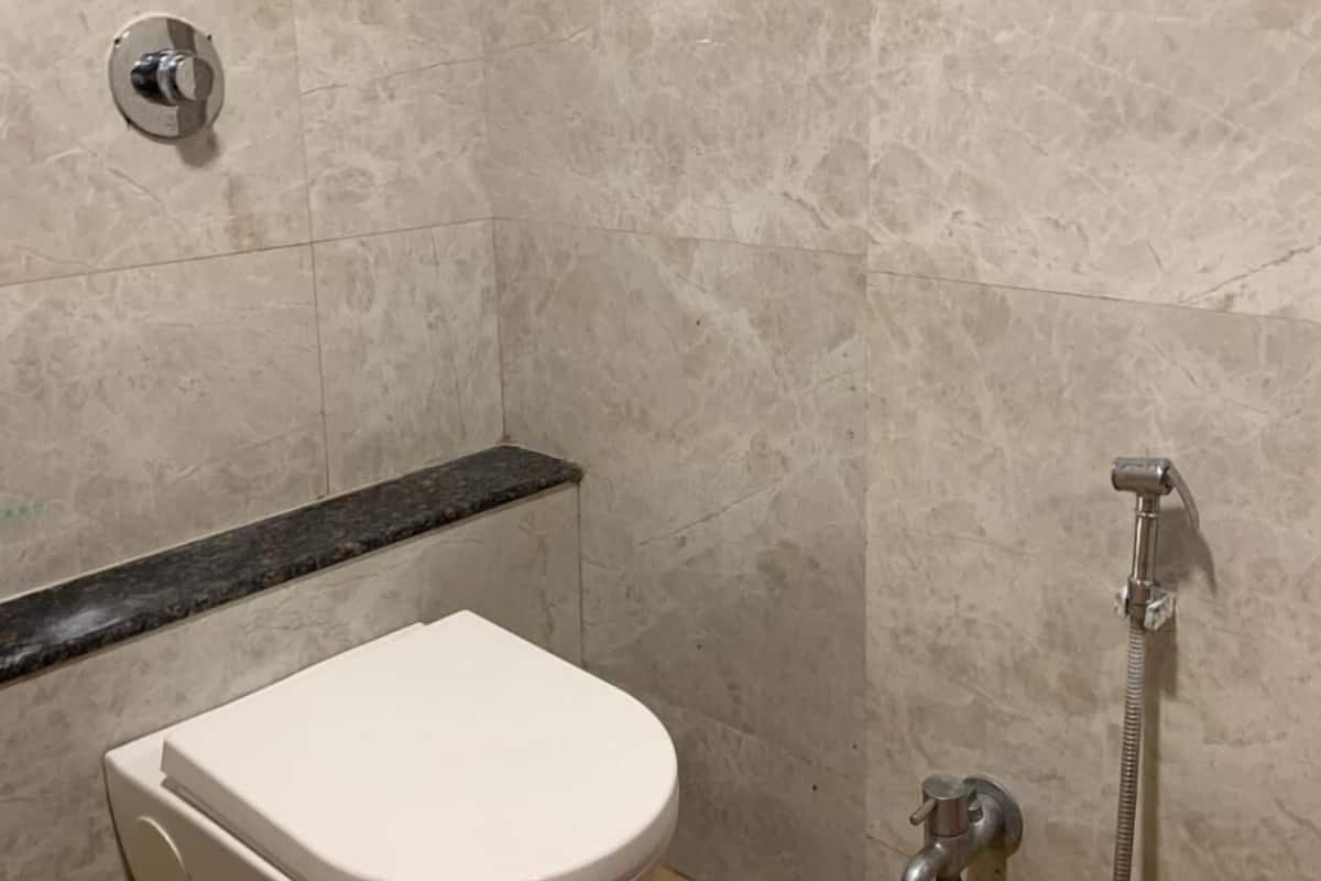 Quarto standard | Banheiro | Banheira e chuveiro separados, produtos de toalete grátis