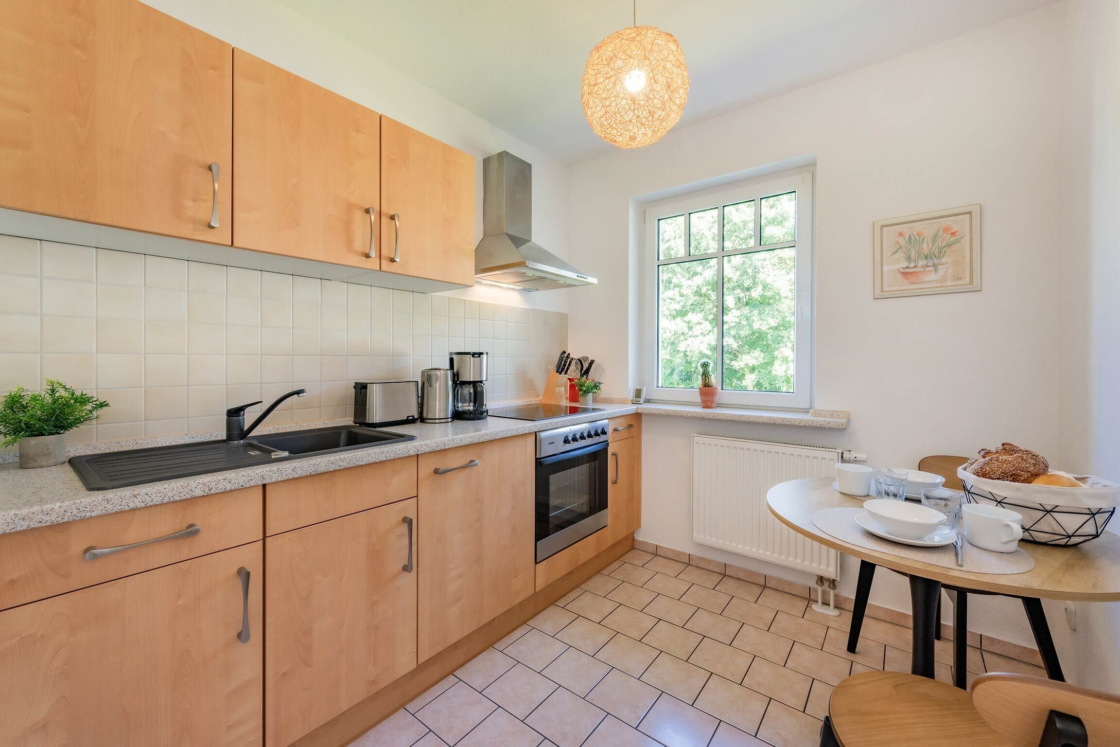 Kjøleskap, ovn, kokeplater og oppvaskmaskin