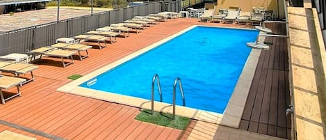 حمّام سباحة خارجي