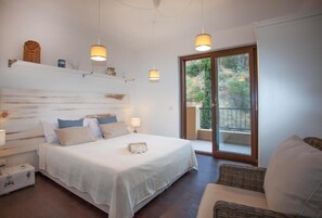 2 bedrooms, desk, iron/ironing board, travel crib