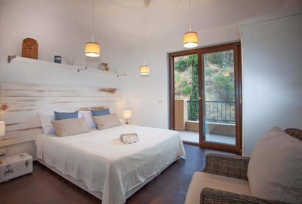 2 bedrooms, desk, soundproofing, iron/ironing board