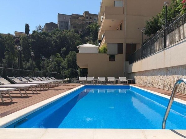 Outdoor pool - Mediterranean: Pool and Parking on site, in the Center of Taormina (Taormina)
