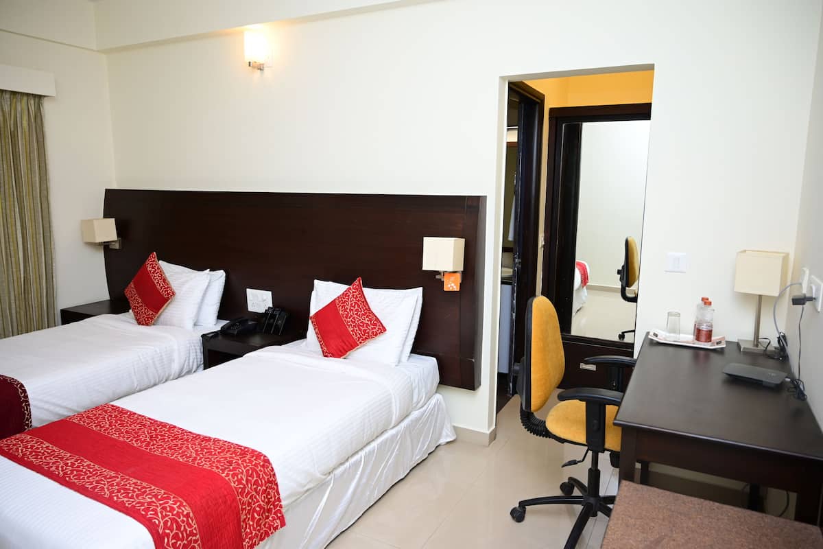 Executive Room, City View | In-room safe, blackout drapes, soundproofing, iron/ironing board