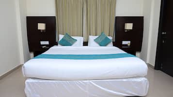 Club Room, Balcony, City View | In-room safe, blackout curtains, soundproofing, iron/ironing board