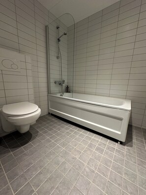 Dusche, Handtücher, Seife, Toilettenpapier