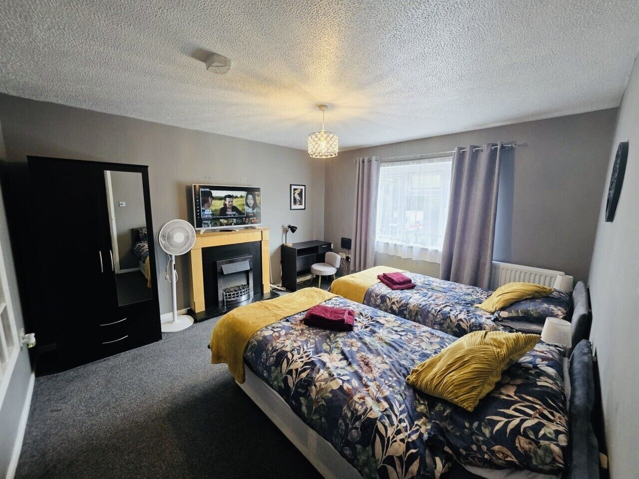 2 bedrooms, desk, iron/ironing board, WiFi (free)