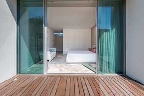 5 bedrooms, iron/ironing board, WiFi, bed sheets