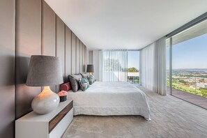 5 habitaciones, tabla de planchar con plancha, wifi y ropa de cama