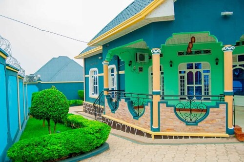 ALFA-HOUSE
4 Bedroom House with A/C, High speed Internet, 24h security camera.