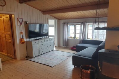 Authentic Norwegian Cabin with Stunning Lake Views - Cottage with Fishing