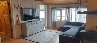 Authentic Norwegian Cabin with Stunning Lake Views - Cottage with Fishing