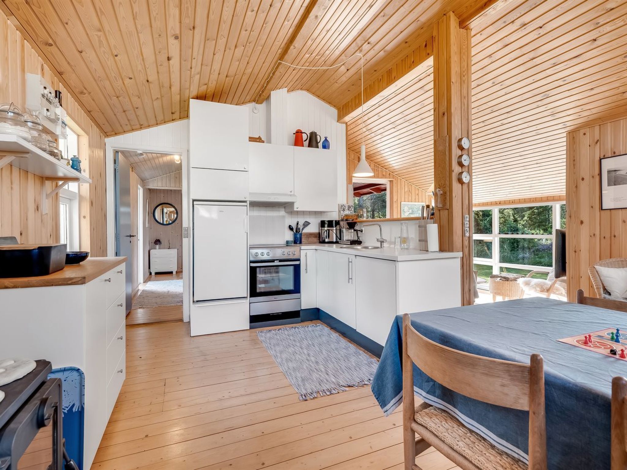 Fridge, microwave, dishwasher, cookware/dishes/utensils