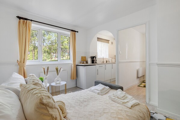 1 habitación, tabla de planchar con plancha, wifi y ropa de cama 