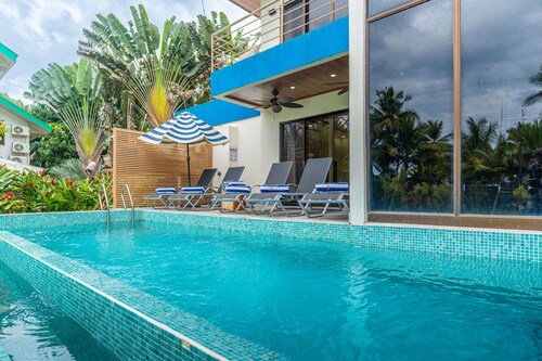 4 bedroom-Beachfront-Luxury-Wildlife-Fast internet-private pool