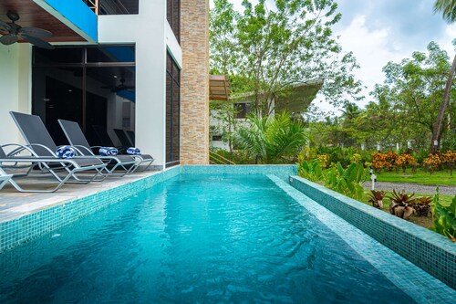 4 bedroom-Beachfront-Luxury-Wildlife-Fast internet-private pool