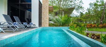 4 bedroom-Beachfront-Luxury-Wildlife-Fast internet-private pool