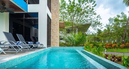 4 bedroom-Beachfront-Luxury-Wildlife-Fast internet-private pool