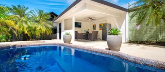 Golfito Luxury + Privacy-Located less than 5 minutes from the airport, grocery stores